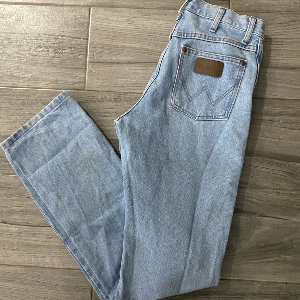 Women’s Cowboy Cut light wash denim